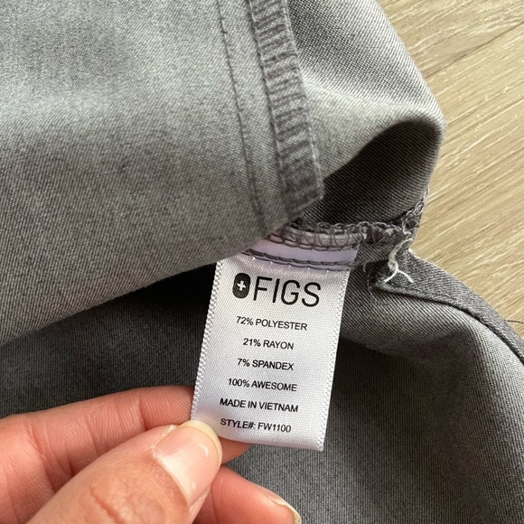 Figs Graphite Gray Casma Three-Pocket Scrub SZ L - Picture 5 of 7